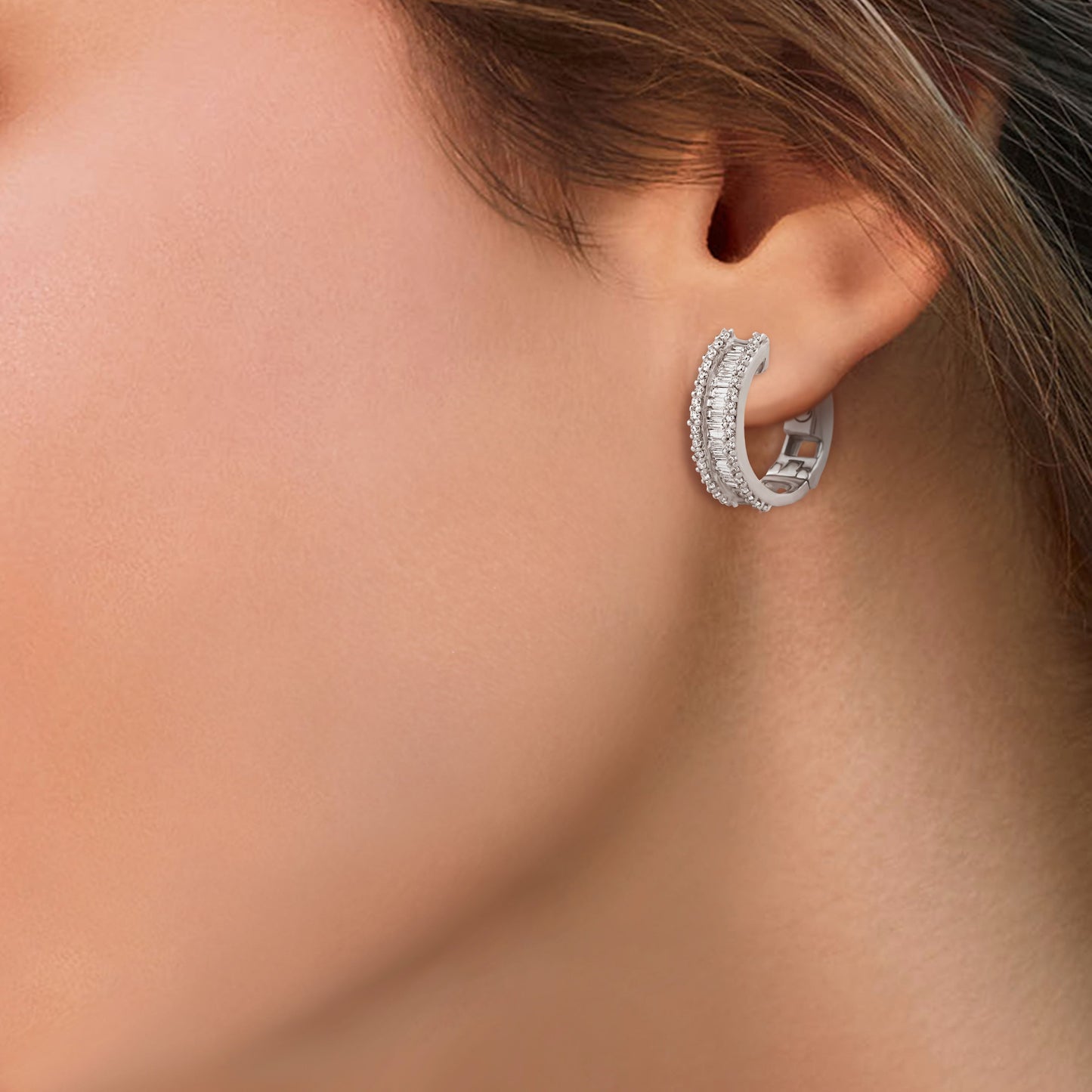 Circled Solidity Diamond Earrings